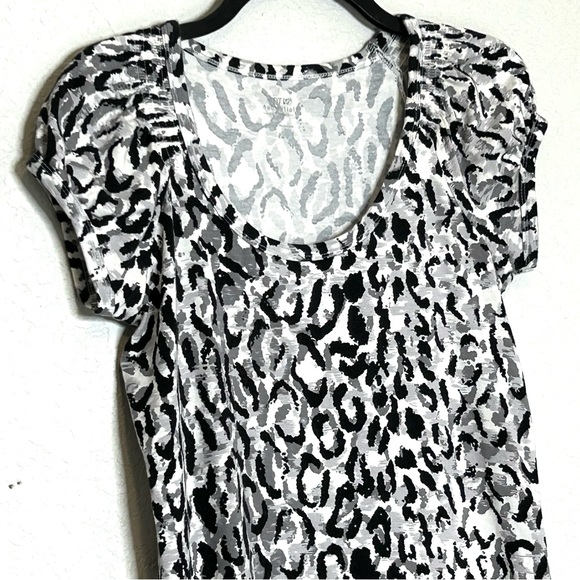 Women Apt 9 Scoopneck Essential Animal Print Black/Gray Small Short Sleeve Top - Picture 3 of 9